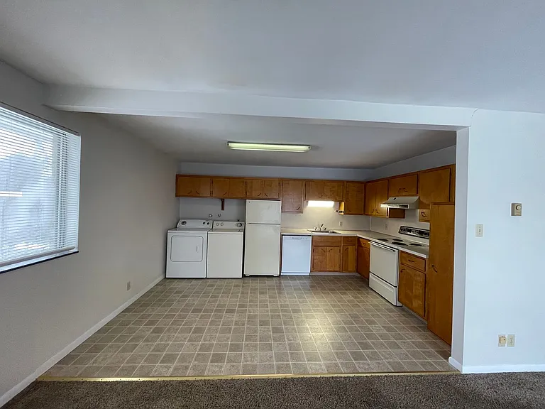 319 Hillcrest Dr — Photo 5