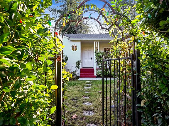 Entrance from street to fenced front yard leading to front door
