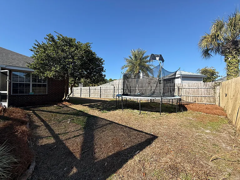 2414 Heritage Cir — Photo 32