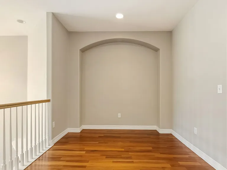 9219 Kornbrust Cir — Photo 2
