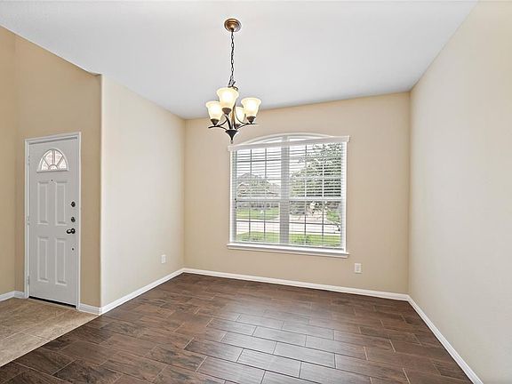 3rd image of 10022 Taylor Springs Ln