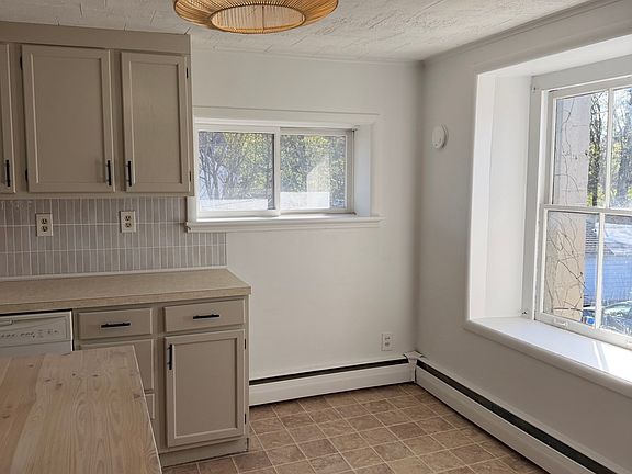 3rd image of 3656 Main St #3