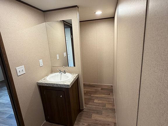 4th image of 132 Linda Ln