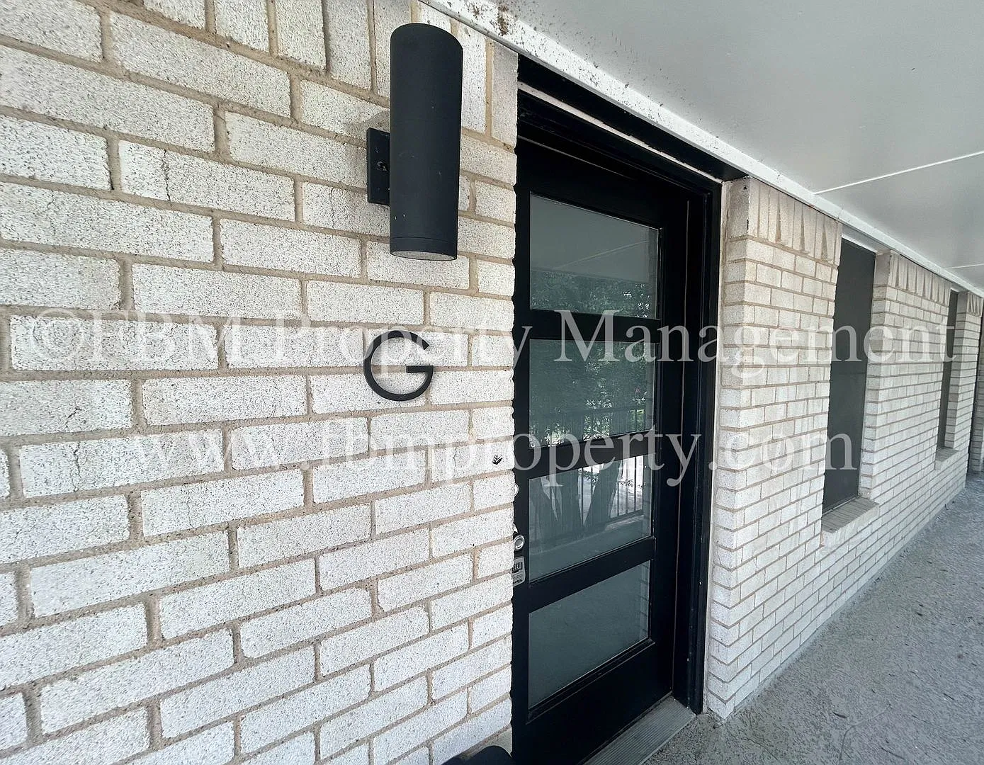 1401 N Clay St, Unit G - 2 Bedroom, 1 Bathroom Apartment Home in Ennis, TX! — Photo 2
