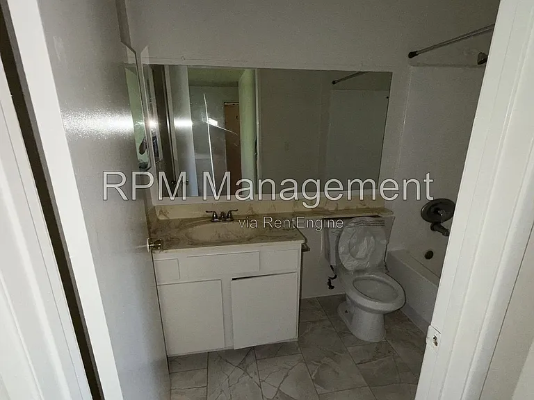 6920 Simpson Ave #6 — Photo 10