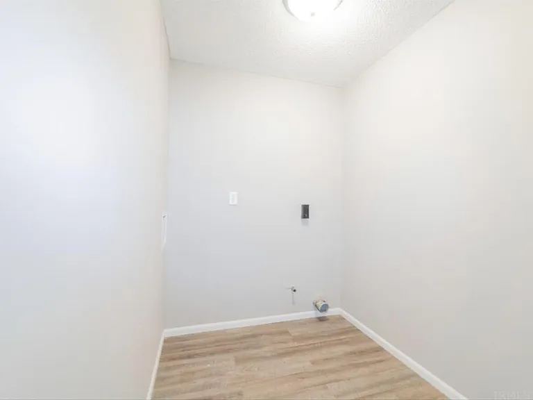 7423 Leswood Ct — Photo 15