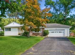 1011 Lakeview Dr, Basking Ridge, NJ 07920
