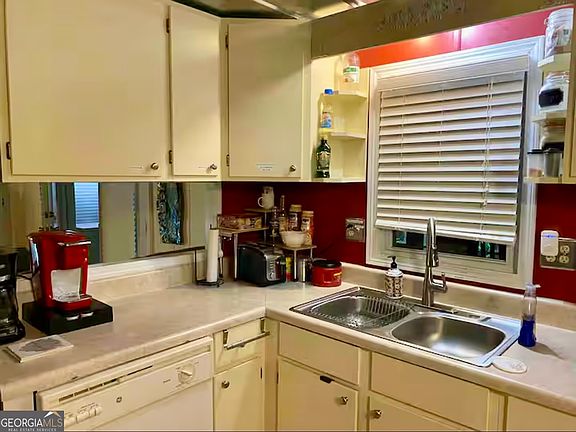 5th image of 1554 Creek Rd