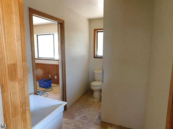 4th image of 17970 Chapel Hill Ct