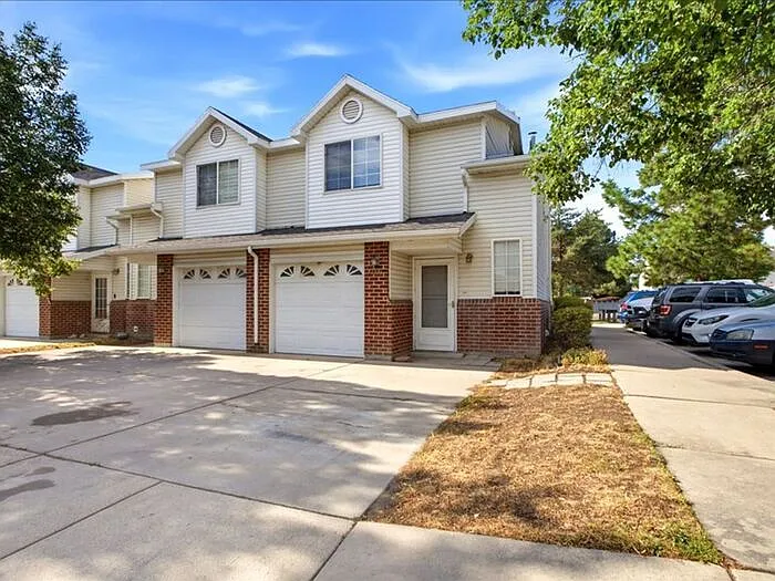 3235 W Brynwood Pine Bay — Photo 2