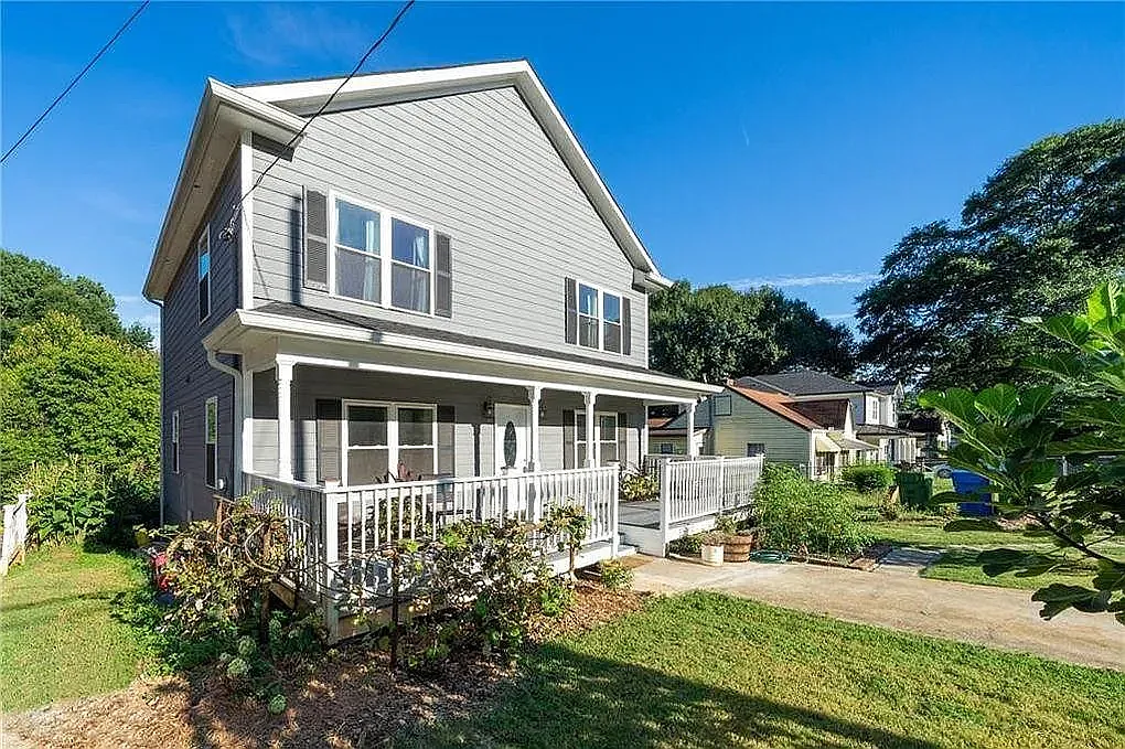 4 bed, 2169 sqft, $3,100 — Photo 2