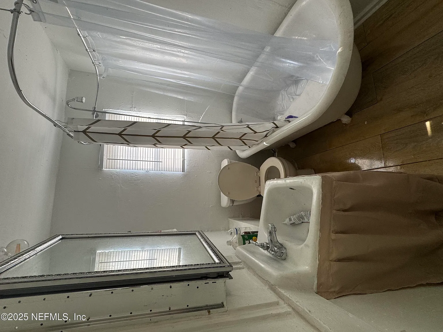 2 bed, 1.0 bath, 469 sqft, $895 — Photo 2