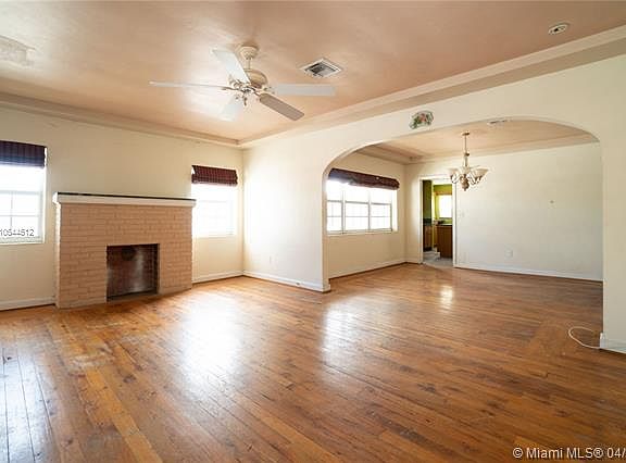4th image of 703 N K St
