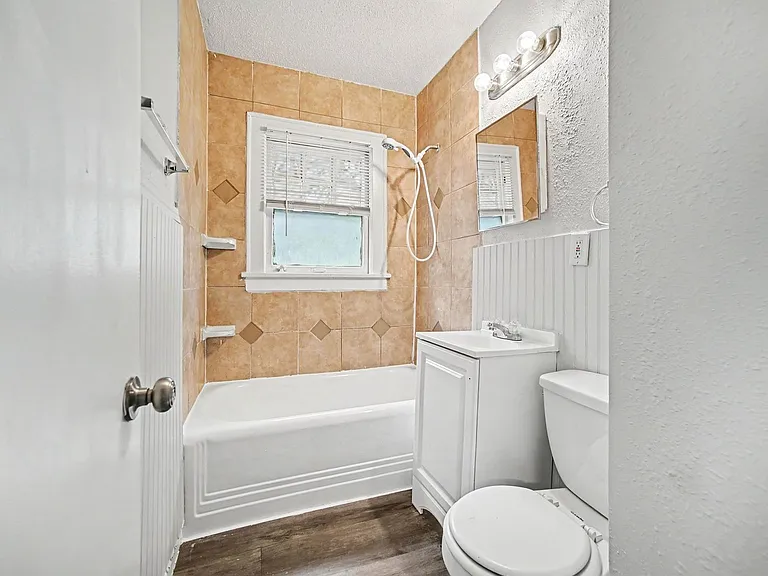 5114 Brooklyn Ave — Photo 3