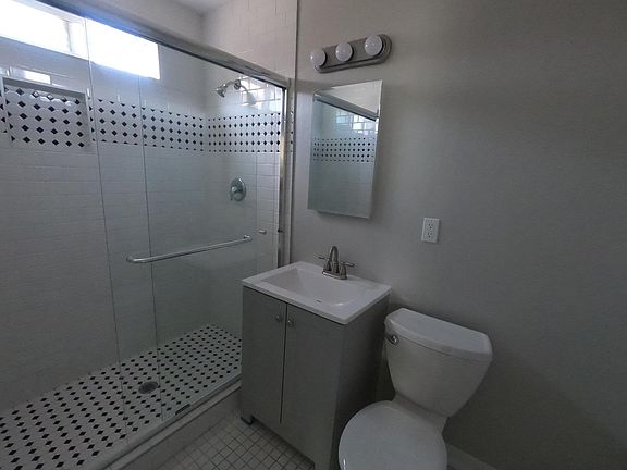 5th image of 586 Glover Ave APT A