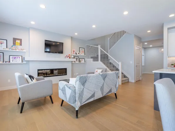 6621 Knox Pl SW, Edmonton, AB T6W 4A1