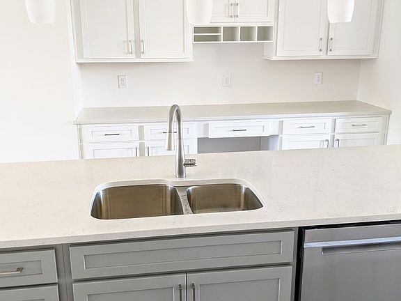 5th image of 142 Greenbrook North Way