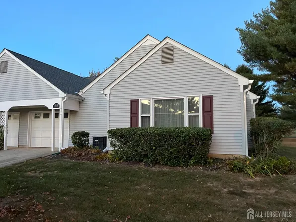 601 Waverly Way #B, Monroe Township, NJ 08831