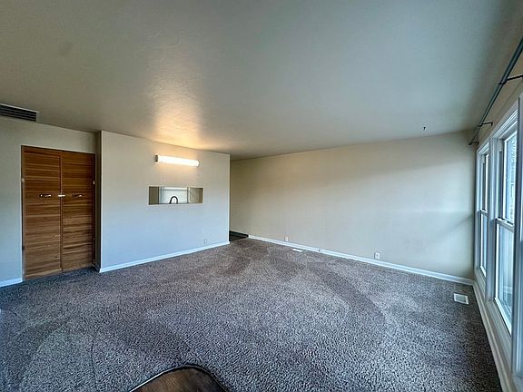 2nd image of 1717 Meadowdale Dr NW