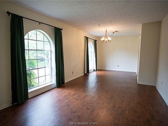 3rd image of 2720 Normand Cir