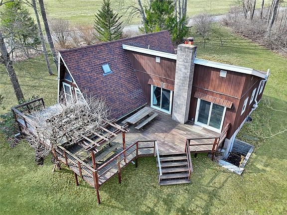 2nd image of 2030 Oak Hill Rd