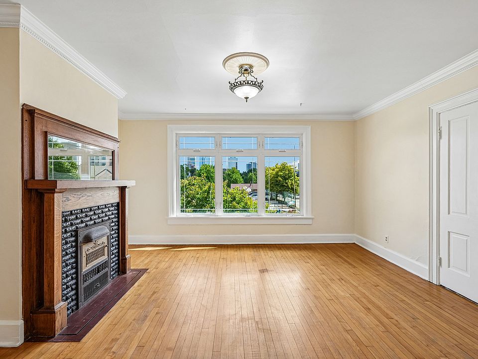 1st image of 804 E Kewaunee St #804