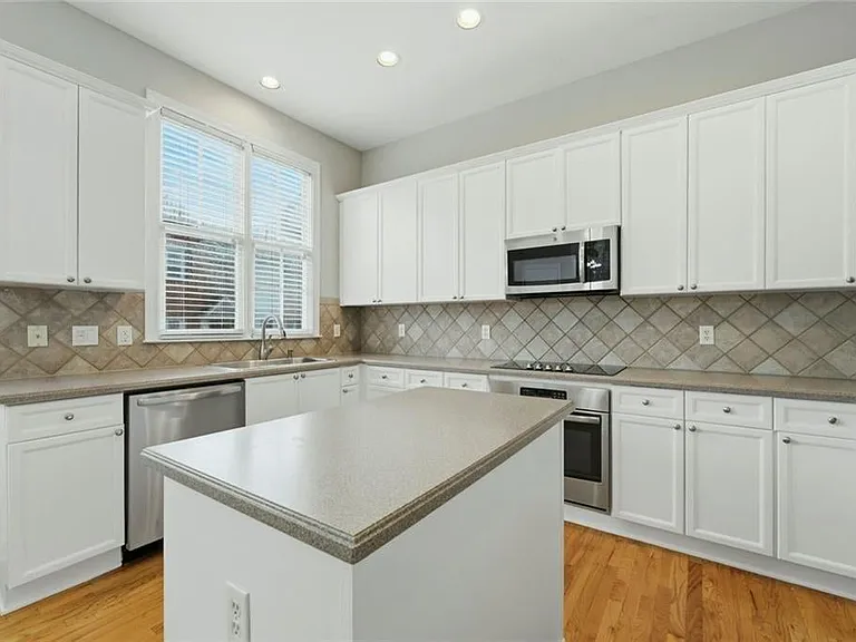 319 Creekbank Way SE — Photo 4