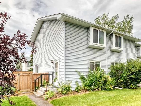 4810 S 40th Ave SW #11, Calgary, AB T3E 1E5