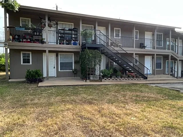 Stoneway Apartments — Photo 2