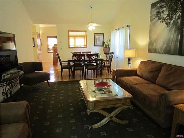 2nd image of 135 W Nyack Rd APT 102