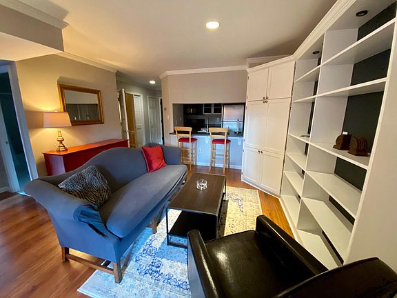 4th image of 1029 N Stuart St APT 408