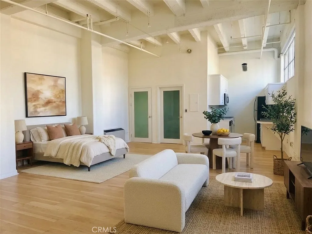 Studio, 550 sqft, $1,900 — Photo 1