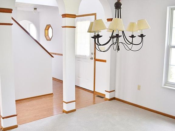 3rd image of 304 Trail Ct E