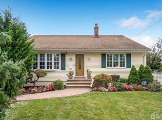 20 Eardley Rd, Edison, NJ 08817