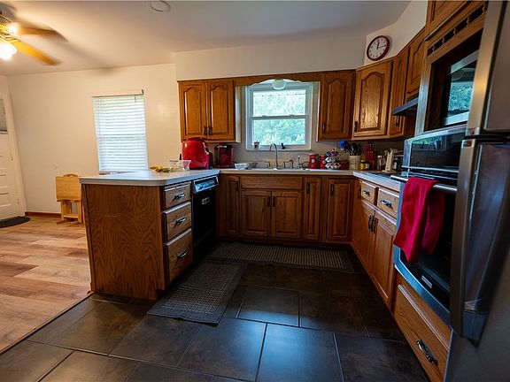 3rd image of 1017 Shenango Rd
