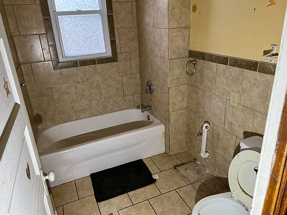 5th image of 129-31 E Brighton Ave E