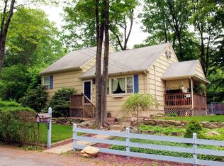 425 Brown Trl, Hopatcong, NJ 07843