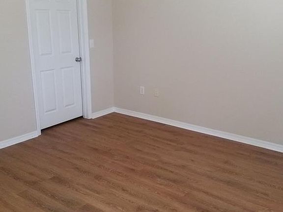 4th image of 5701 Bentgrass Dr #18-103