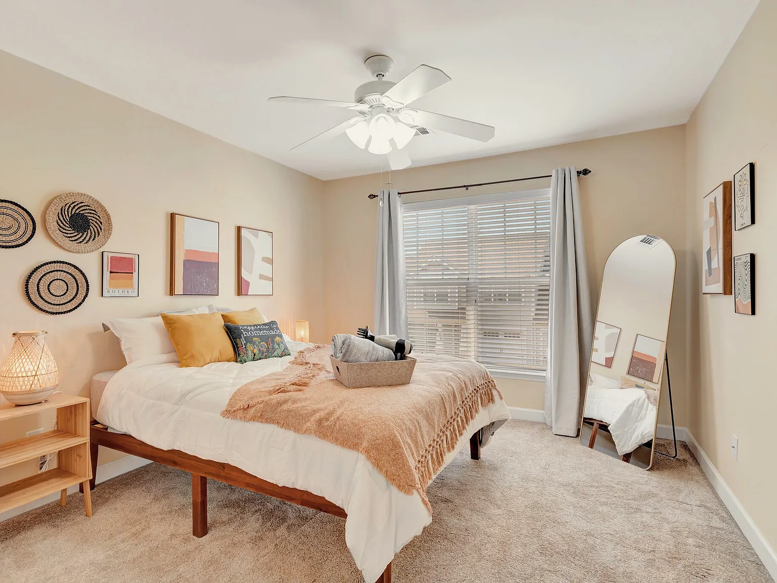 3 bed, $4,450 — Photo 4