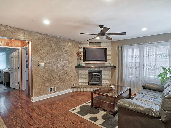 3rd image of 8323 N Oriole Ave