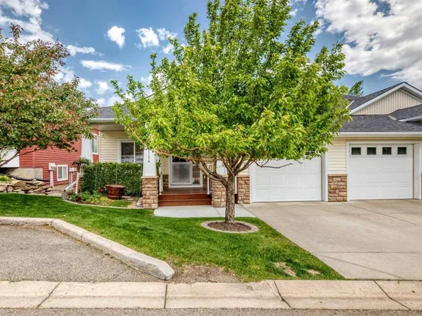114 SW Tucker Cir, Okotoks, AB T1S 2J8