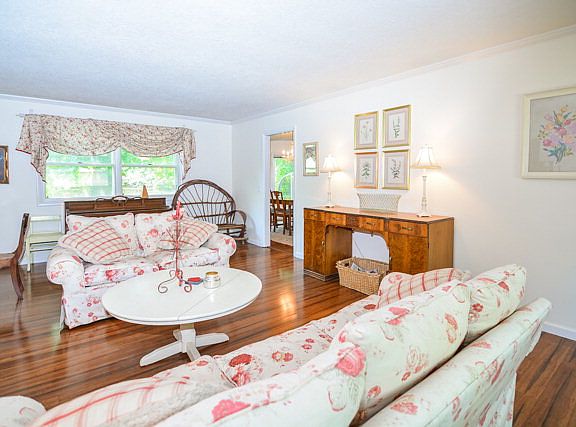 5th image of 2884 Redbarn Ln