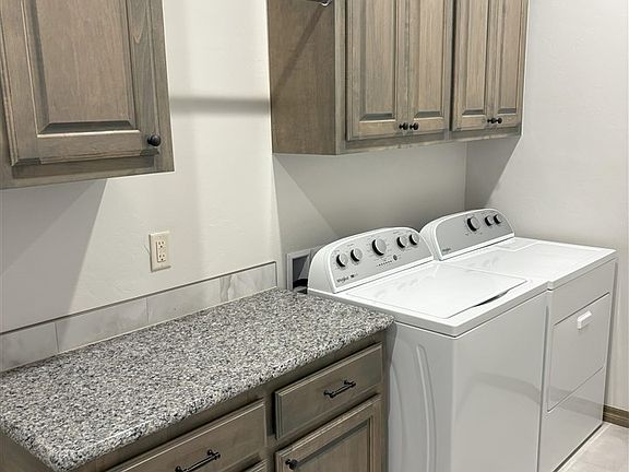 5th image of 12713 Sierra Ln