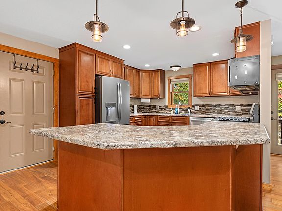 2nd image of 9865 Wintergreen Dr