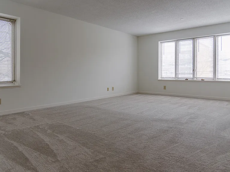 Chelsea Condos — Photo 4