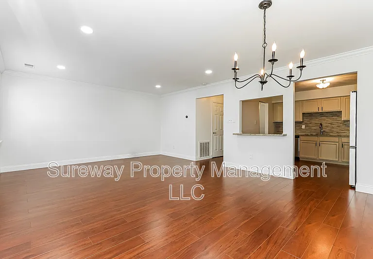 2 Salisbury Ct — Photo 5