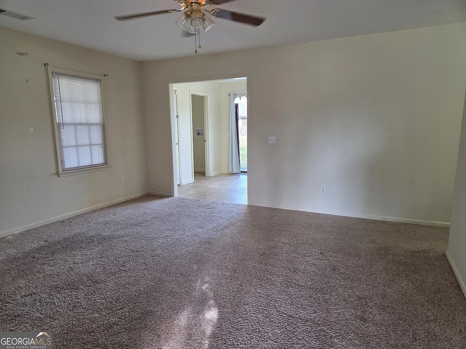 2 bed, 1.5 bath, 1500 sqft, $900 — Photo 3