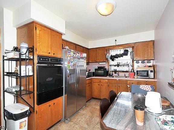 5th image of 300 Kennedy Dr