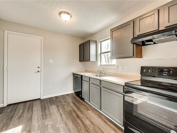 2nd image of 452 Starboard Dr