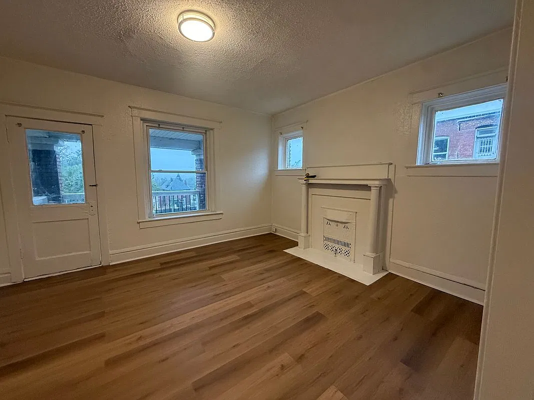 2 bed, 1.0 bath, 990 sqft, $1,150 — Photo 1